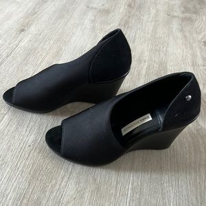 NWB - Dana Buchman peep toe wedge shoes